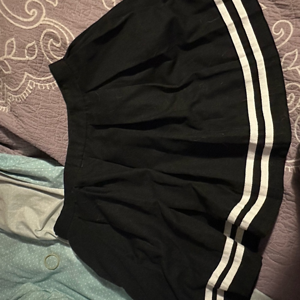 Black and white hot topic skirt